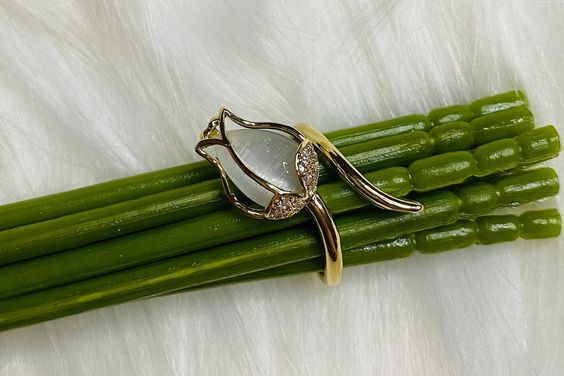 Anillo Tulipan blanco +Caja REGALO