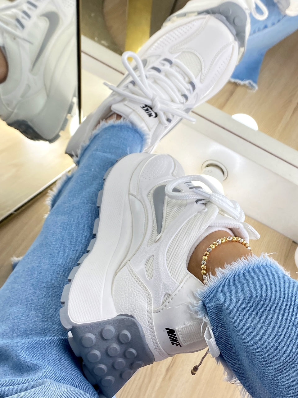NIKE BAILLELI
